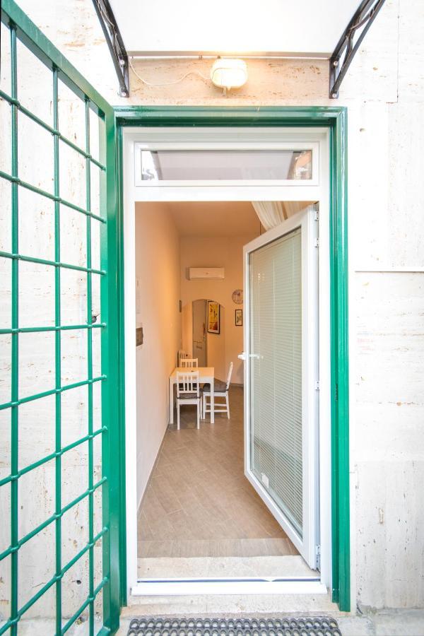 Vercelli Guest House Near San Giovanni Рим Экстерьер фото