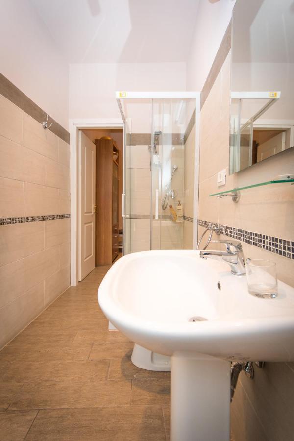Vercelli Guest House Near San Giovanni Рим Экстерьер фото